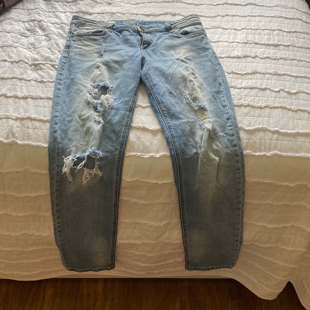 Size 8 kut boyfriend jeans